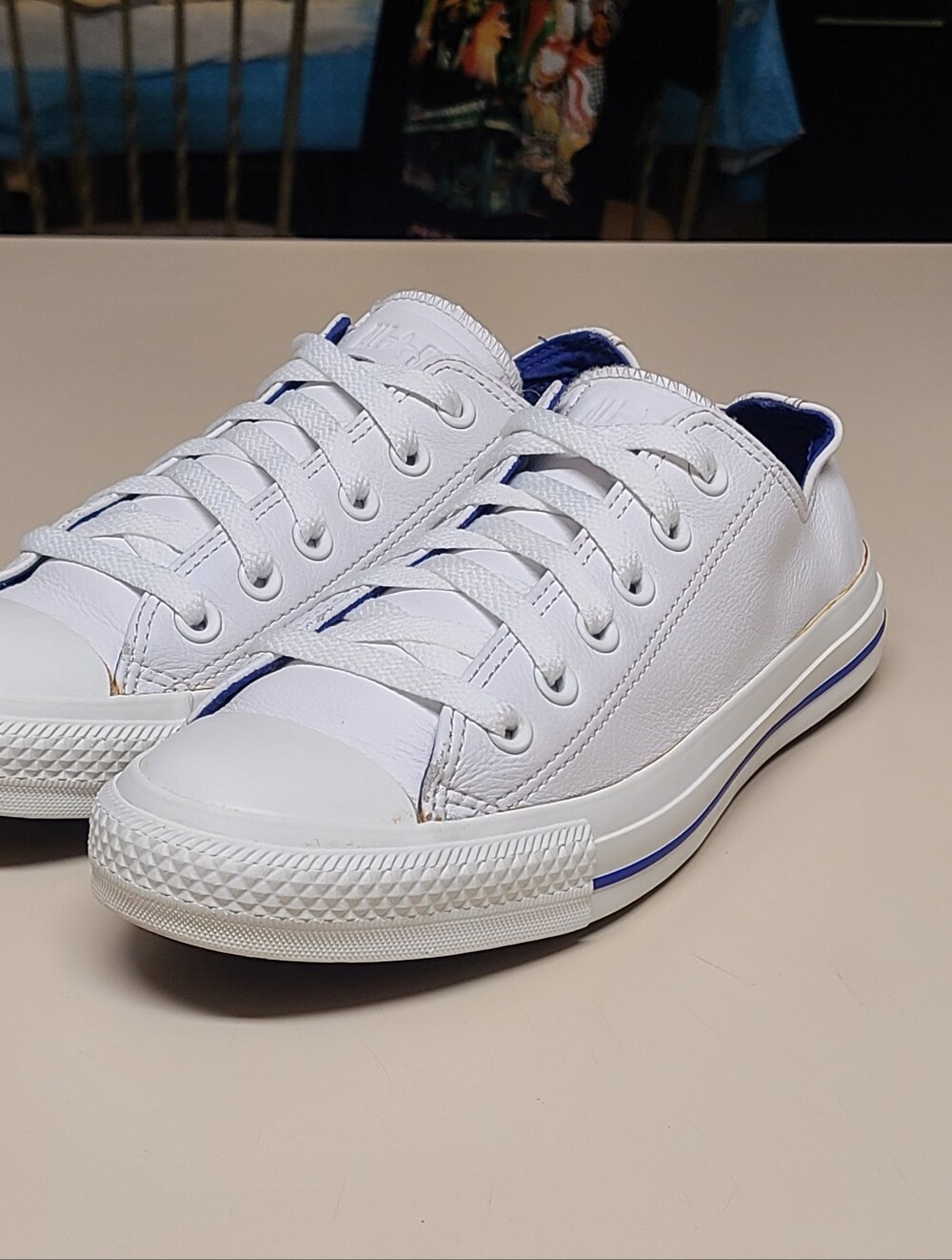 Converse CTAS Leather low top casual sneakers size 8